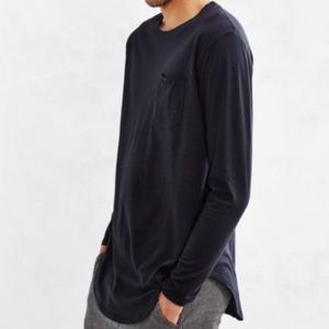 NWOT UO men’s curved hem long sleeve tee